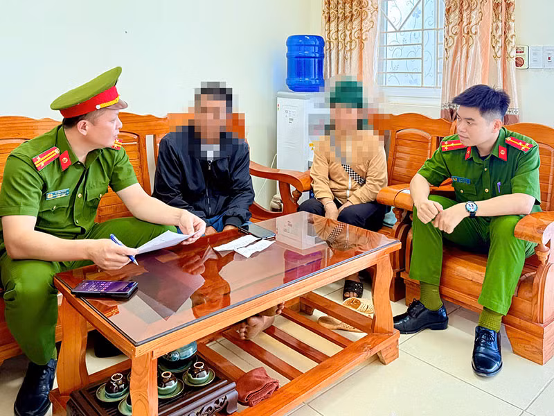 Người đàn ông ở Sơn La suýt chuyển 100 triệu đồng cho cán bộ Công an rởm -0