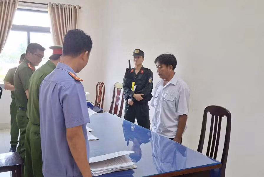 Cần Thơ: Bắt 3 cán bộ Thú y -0