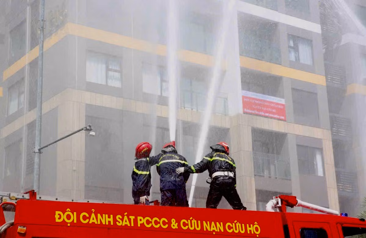 Gần 3.200 người tham gia diễn tập PCCC và CNCH tại tòa nhà cao tầng -2