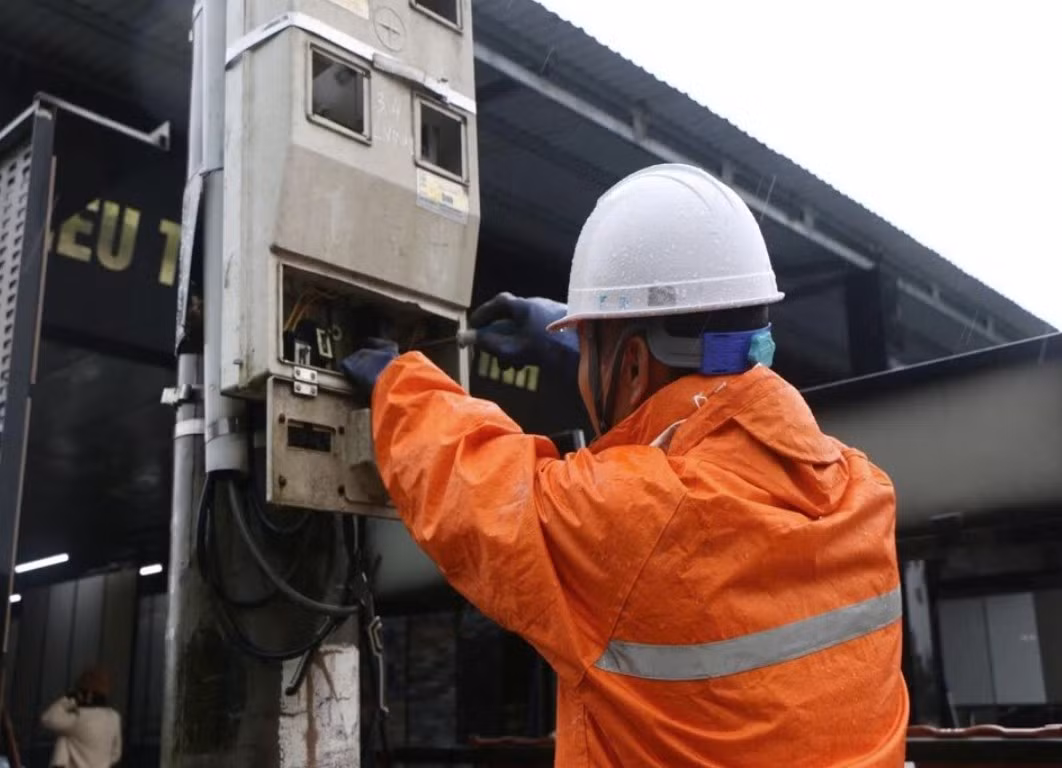 Sản lượng điện thương phẩm tháng 10 của EVNNPC đạt 9,19 tỷ kWh -1