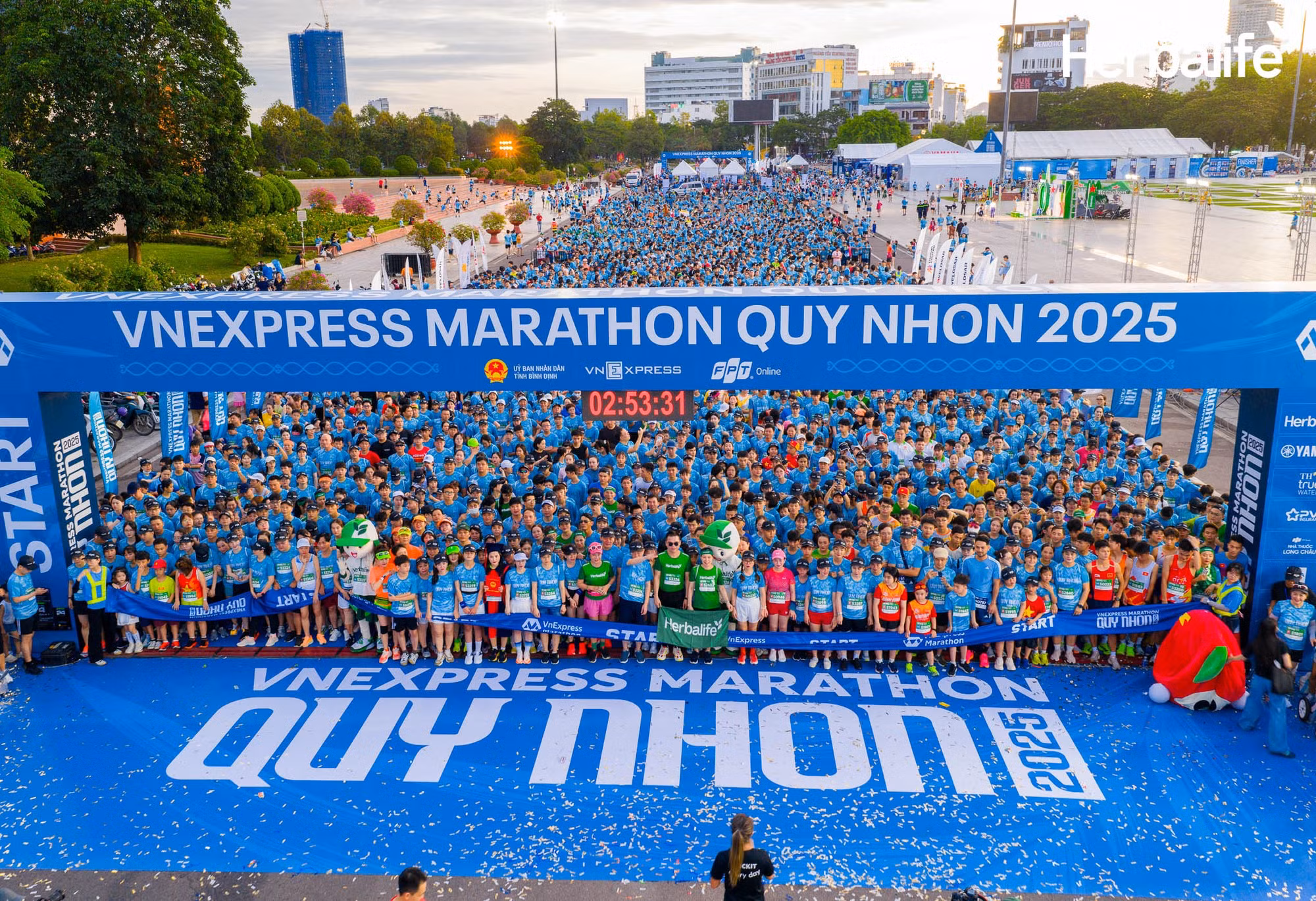 Herbalife Việt Nam lan tỏa lối sống năng động tại Vnexpress marathon Quy Nhơn 2025 -0