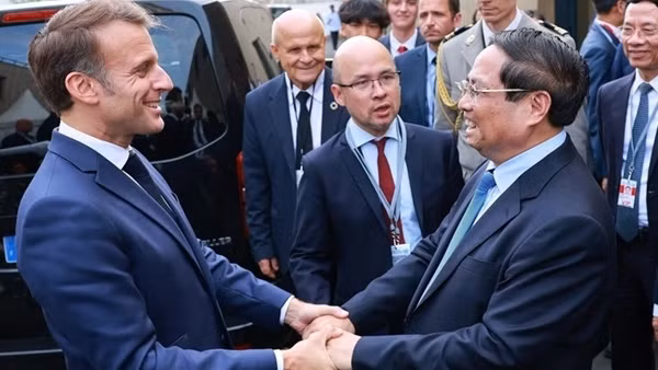 Thủ tướng Phạm Minh Chính hội kiến Tổng thống Pháp Emmanuel Macron