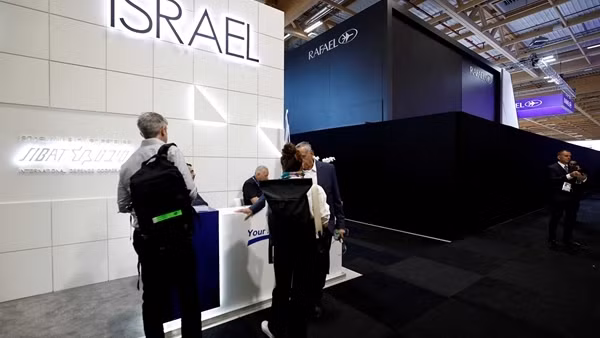 Pháp đóng cửa 4 gian hàng triển lãm của Israel