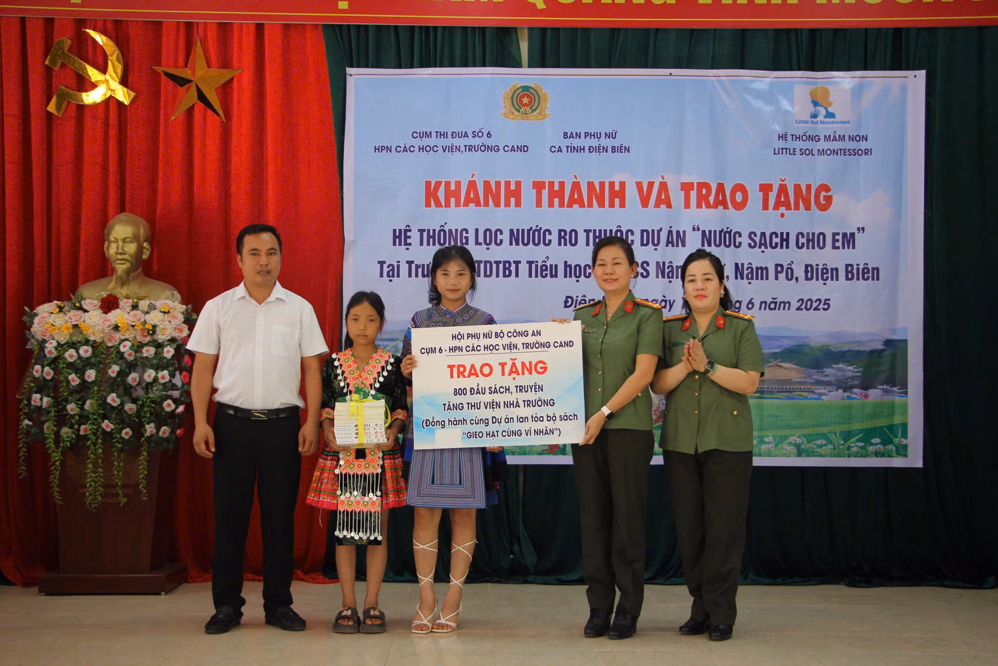 Cụm thi đua số 6-Hội phụ nữ các học viện, trường CAND tặng công trình nước sạch cho học sinh vùng cao -0