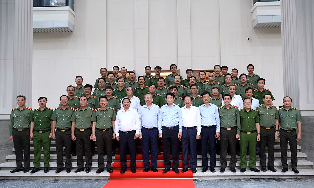 Bảo đảm vững chắc môi trường hòa bình, ổn định để thực hiện thắng lợi các mục tiêu chiến lược của Đảng -0