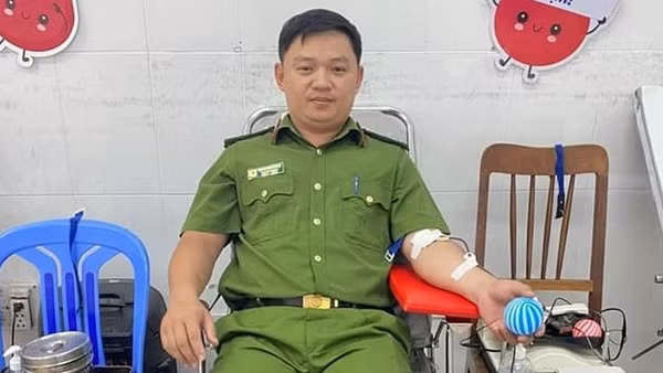 Chiến sĩ Công an hiến máu cứu bệnh nhân qua cơn nguy kịch
