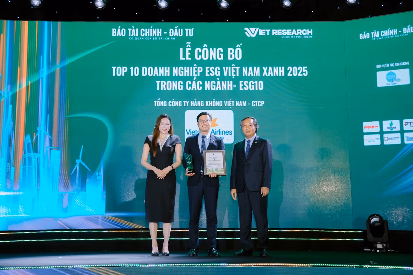 Vietnam Airlines nằm trong Top 10 doanh nghiệp ESG Việt Nam Xanh 2025 -0
