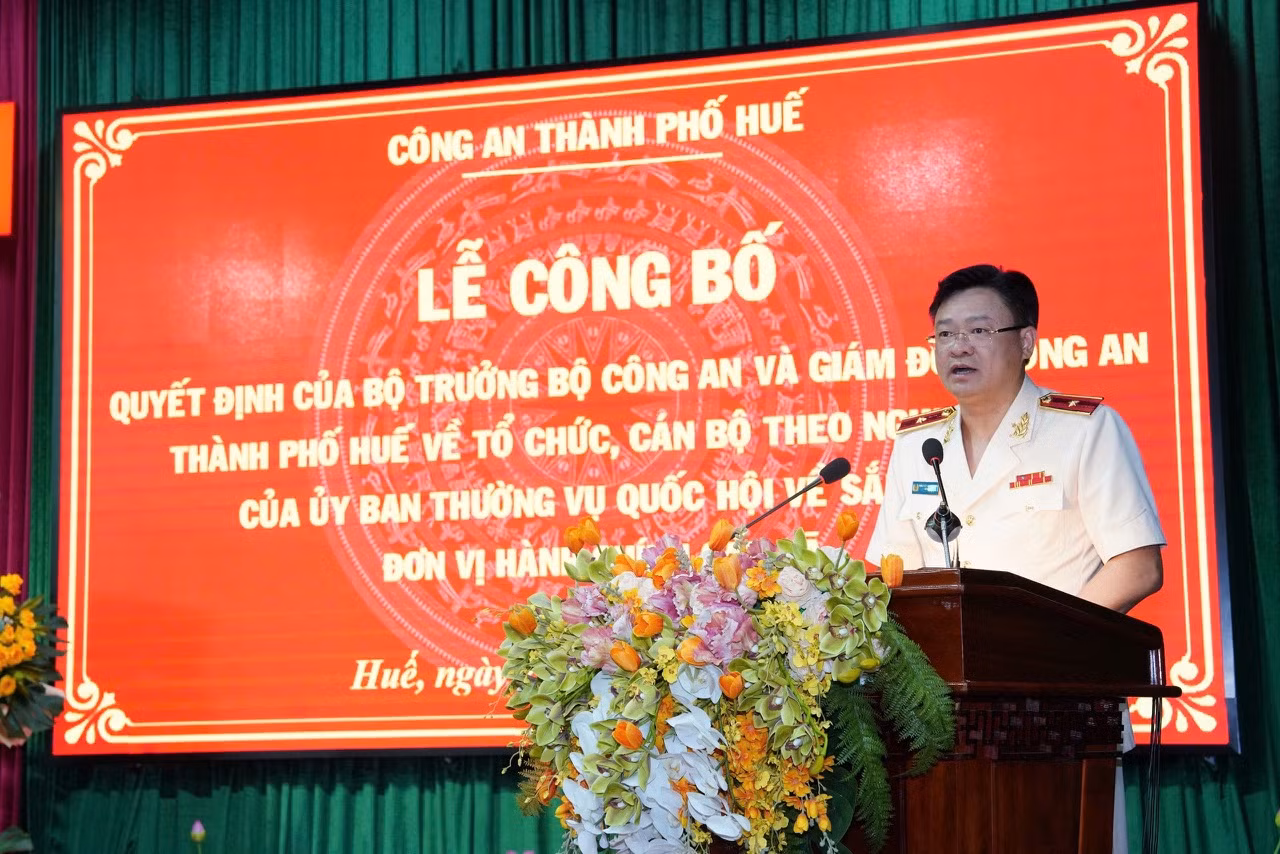 Công bố Quyết định của Bộ trưởng Bộ Công an về thành lập 40 Công an xã, phường của TP Huế -0