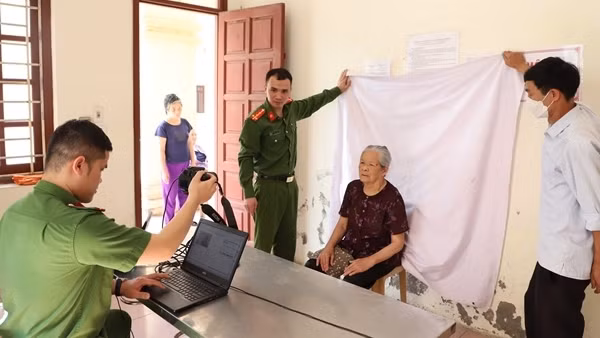 Giải "bài toán" phủ kín CCCD gắn chip trên địa bàn [Kỳ 1]