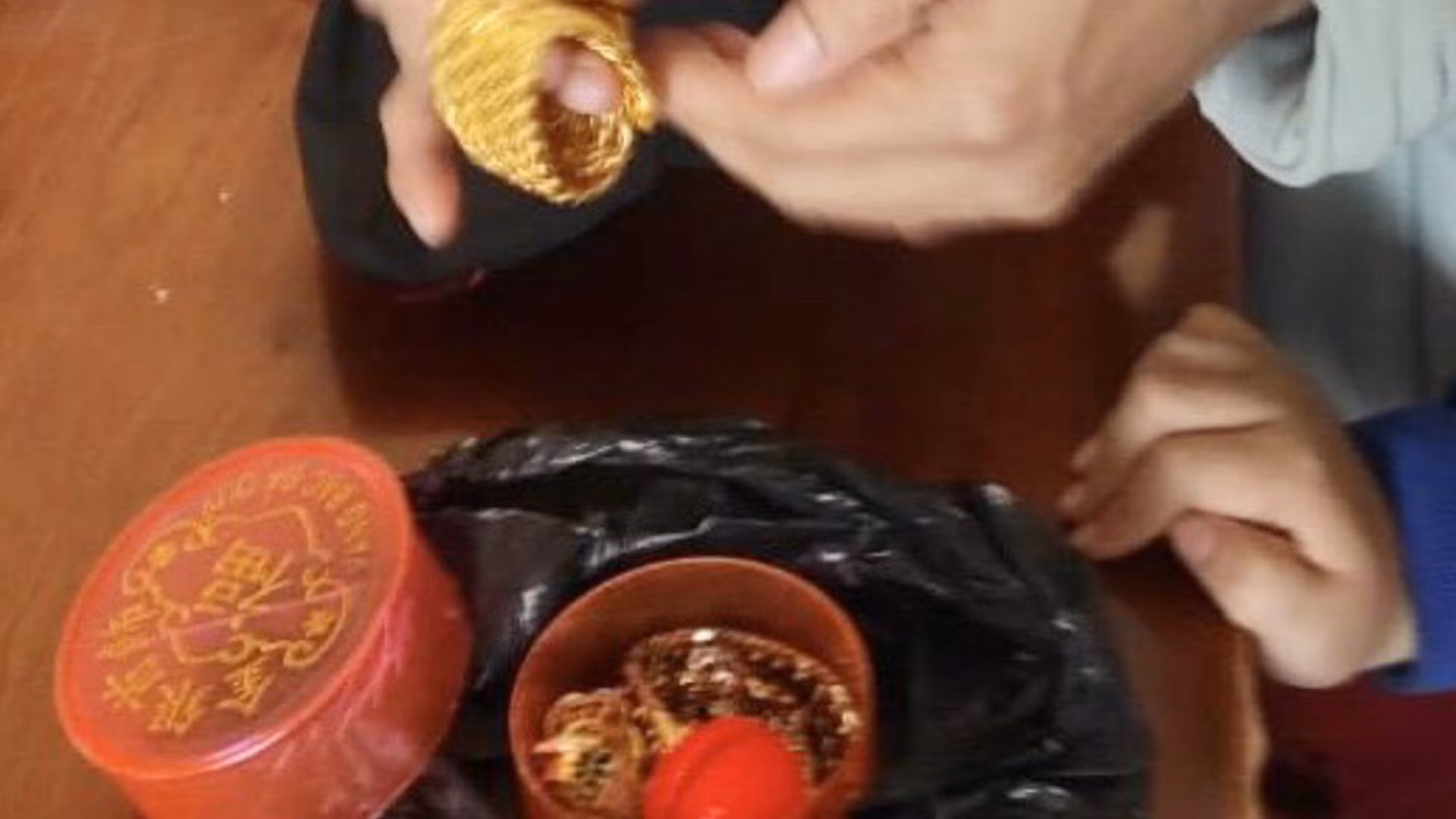 Hai học sinh nhặt được tài sản hơn 100 triệu đồng đem nộp cho nhà trường -0
