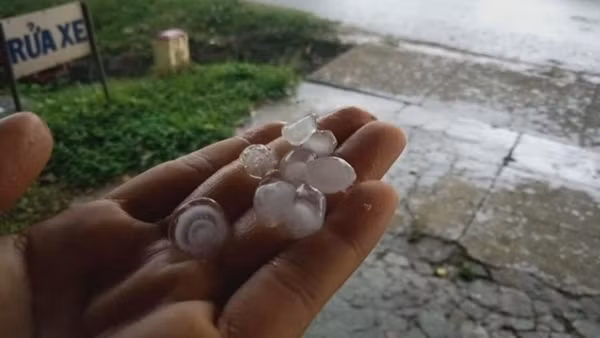 Xuất hiện mưa đá cường độ lớn tại xã miền núi ở Thừa Thiên-Huế