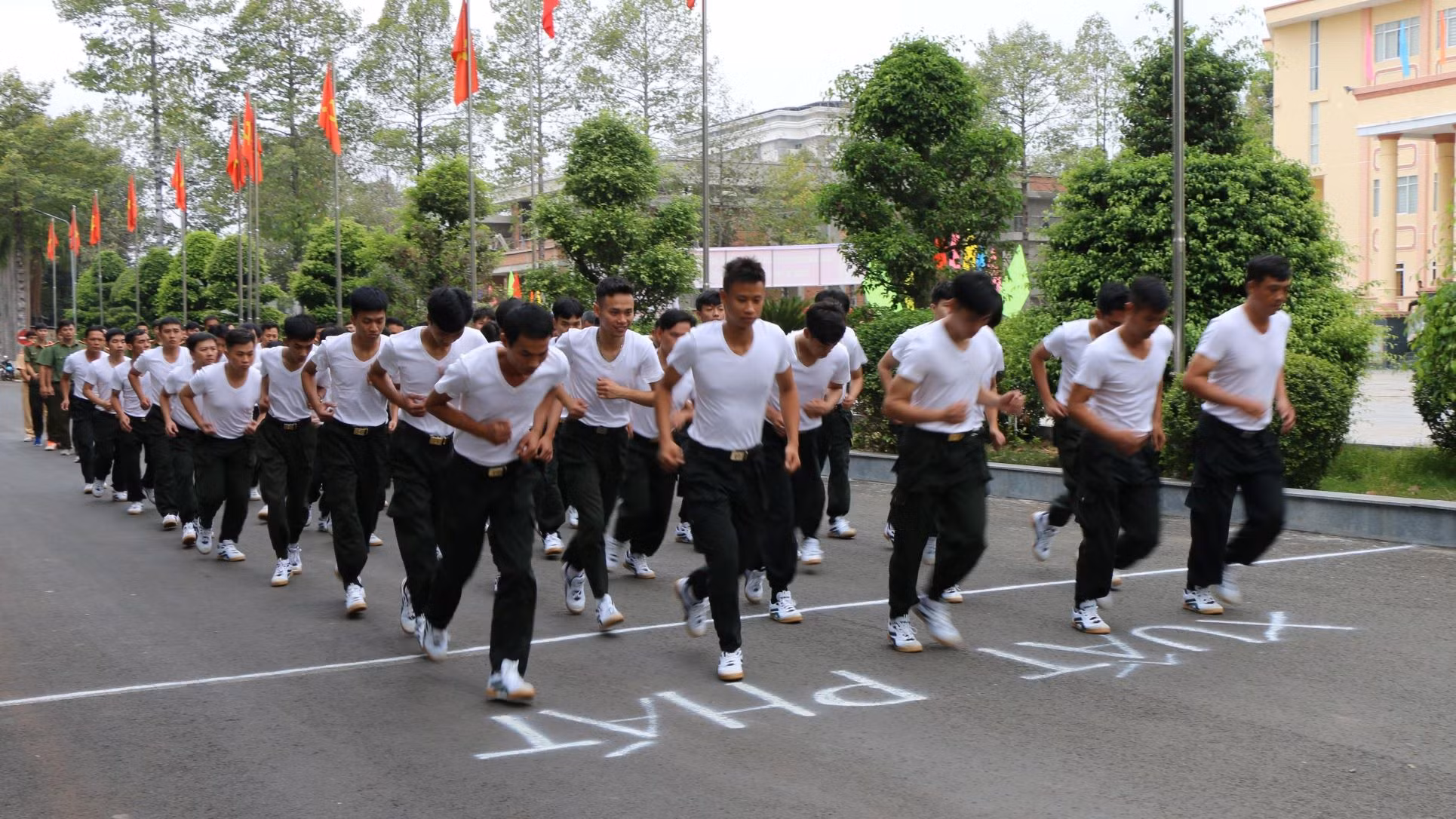 Sôi nổi hoạt động rèn luyện sức khỏe tại Cụm thi đua số 6 -5