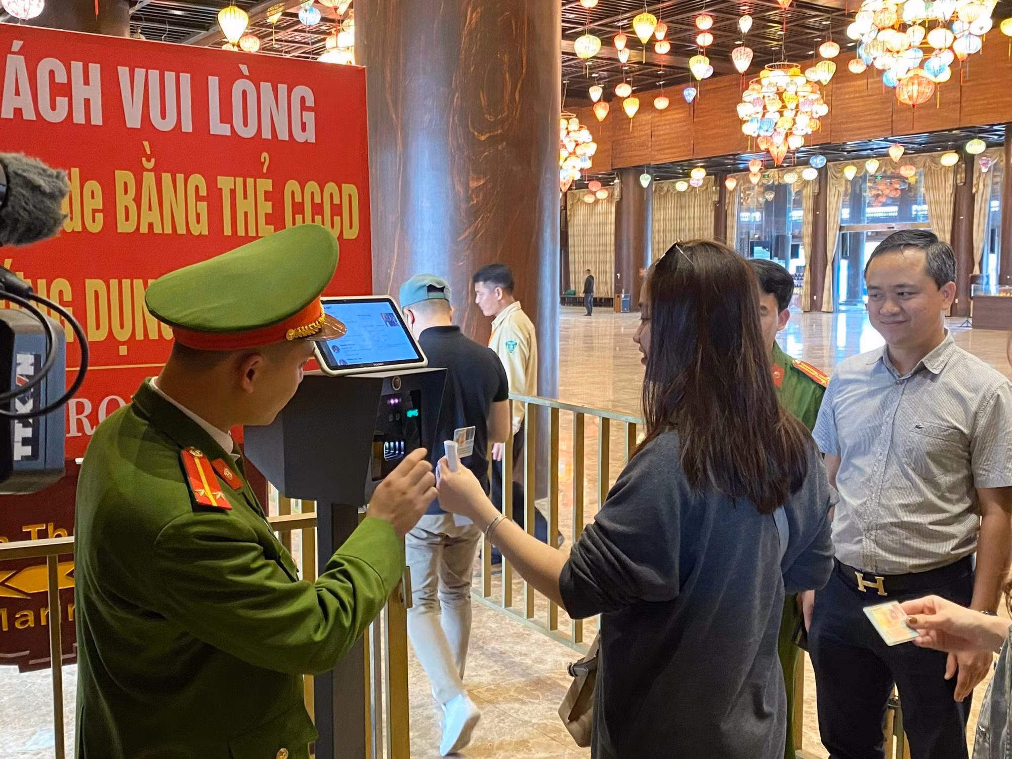 Tiết kiệm gần 500 tỷ đồng khi xác thực, làm sạch thông tin thuê bao, tín dụng ngân hàng -0