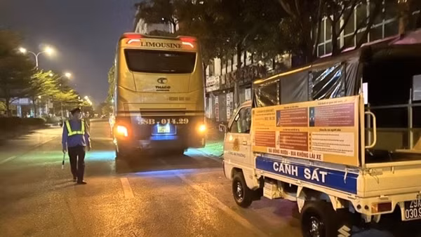 Xử phạt và tước giấy phép xe khách chạy sai hành trình, đón trả khách không đúng quy định