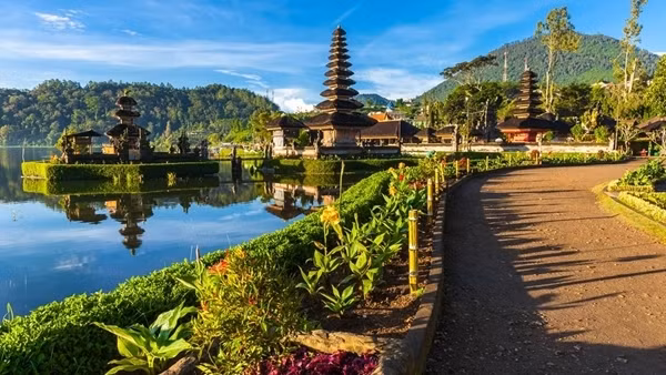 Thiên đường du lịch của Indonesia kêu gọi cấm du khách Nga và Ukraine