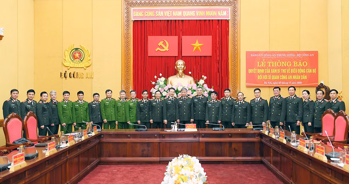 Thông báo Quyết định của Ban Bí thư, điều động Thiếu tướng Vũ Hồng Văn đến công tác tại Cơ quan Ủy ban Kiểm tra Trung ương -0