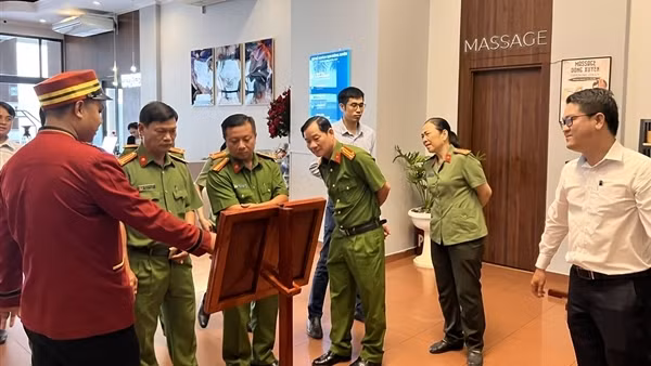 Kiểm tra việc thực thi Luật phòng, chống tác hại của thuốc lá tại nhà hàng, khách sạn
