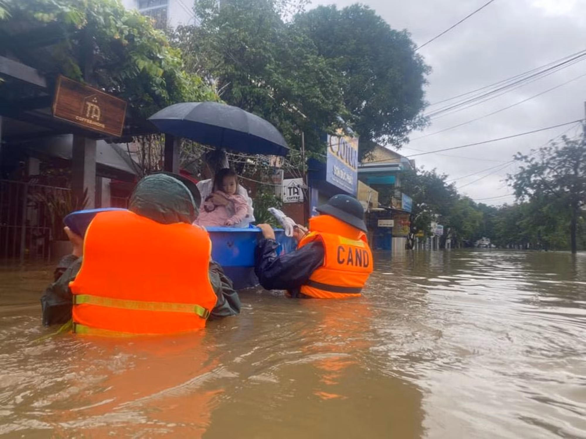 Công tác vận hành liên hồ chứa cắt giảm lũ trên sông Hương, sông Bồ như thế nào? -0