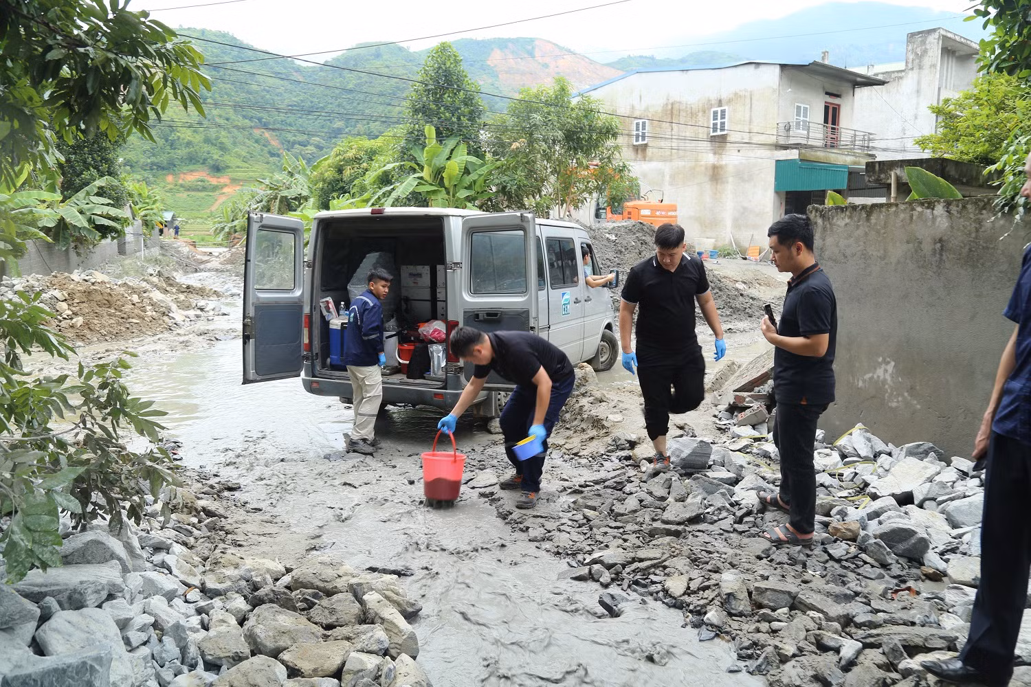 Thông tin về kết quả khắc phục sự cố vỡ cống hồ thải Nhà máy Tuyển quặng đồng Tả Phời -0