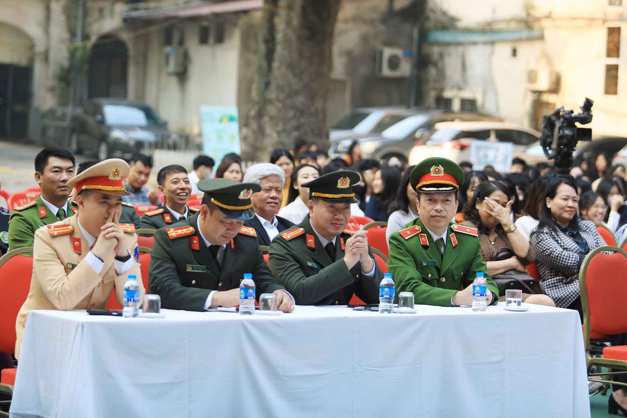 Đội trưởng CLB Công an Hà Nội giao lưu với học sinh phổ thông -0