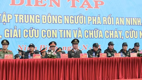 Huy động gần 1.500 người tham gia diễn tập khu vực phòng thủ tỉnh Ninh Bình
