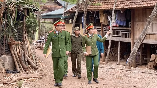 Nữ Công an xã được dân bản tin yêu