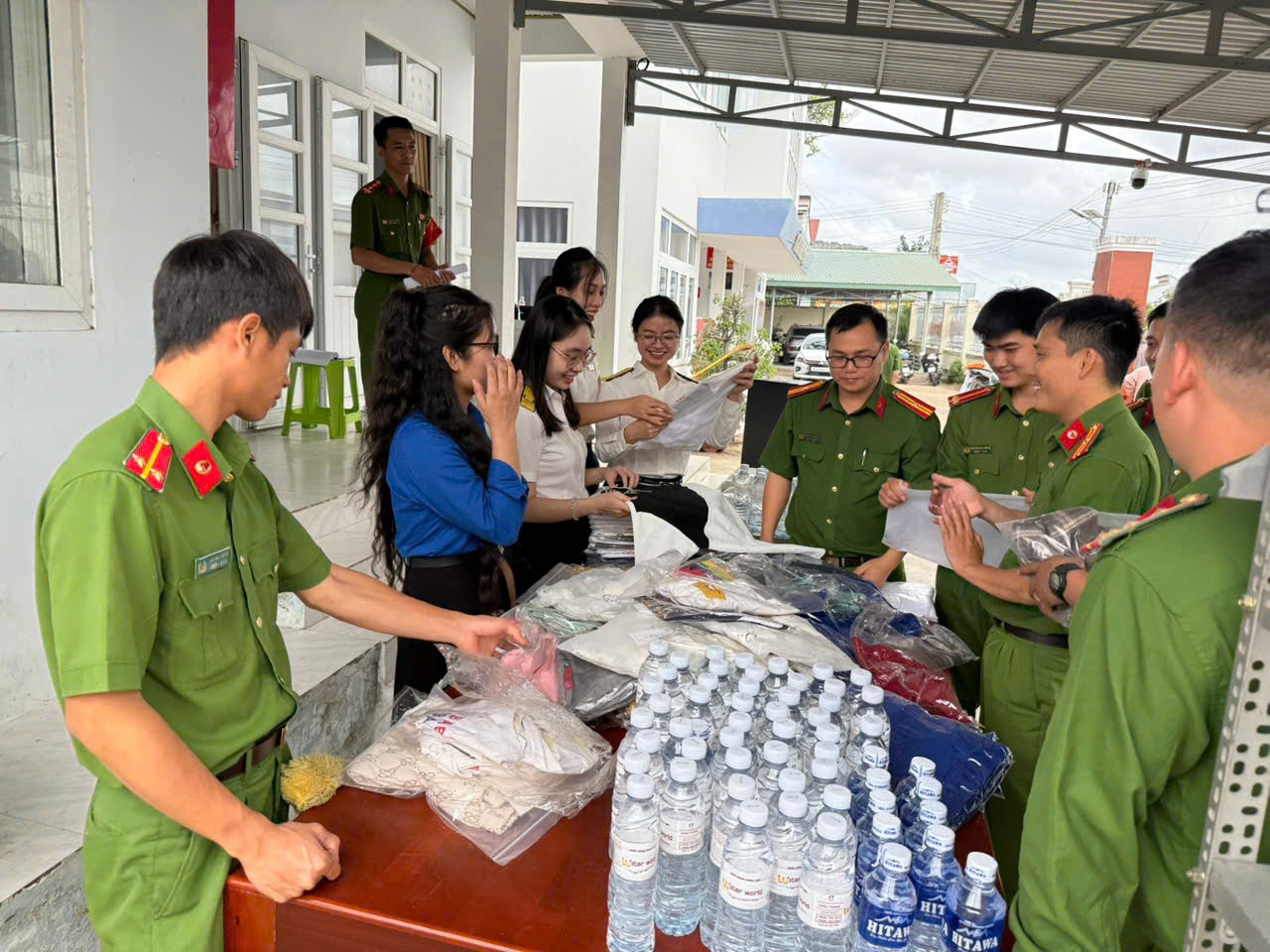  Khởi động mô hình “Cửa hàng 0 đồng” của Công an xã Công Hải -0