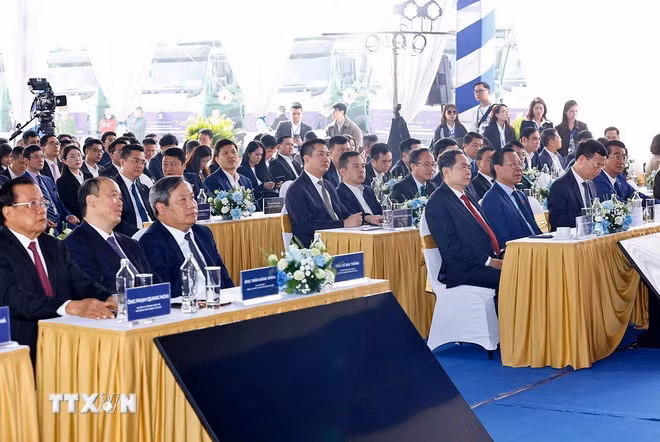 Chủ tịch Quốc hội dự lễ khởi công Dự án Trục Đại lộ Cảnh quan sông Hồng -0