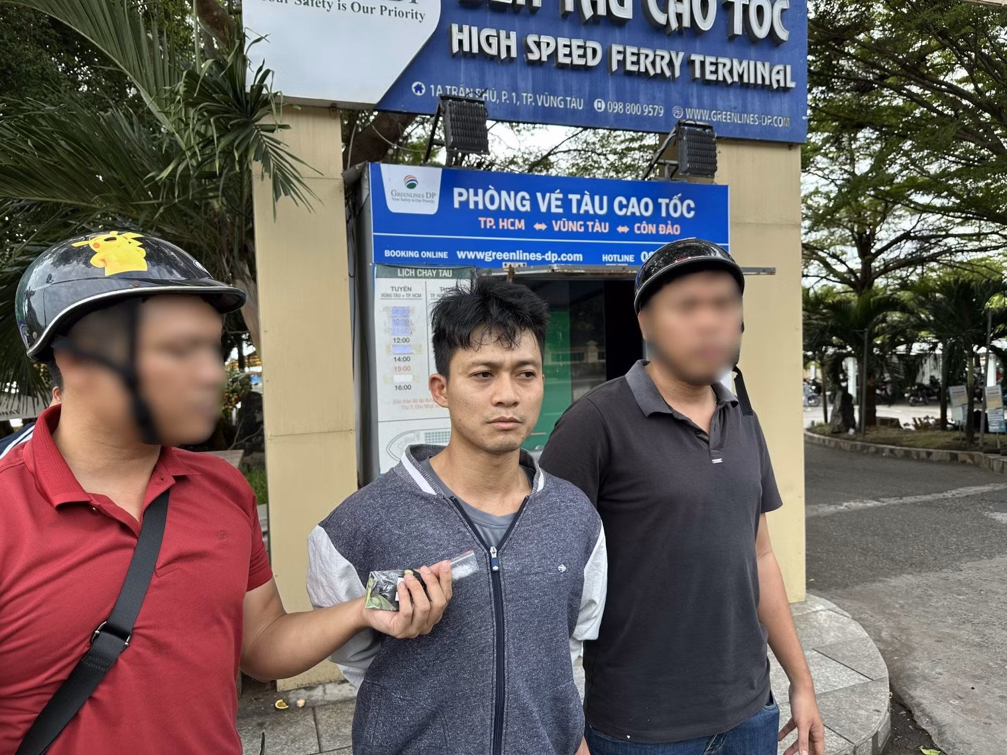 Bắt giữ tàu vận chuyển gần 1.000m3 cát trái phép và đối tượng tàng trữ ma túy -1
