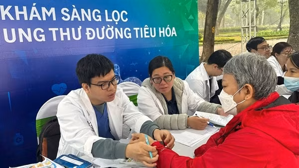 Hơn 3.000 người dân Hà Nội được khám tầm soát ung thư miễn phí