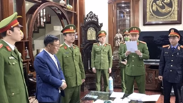 Bắt tạm giam nguyên Phó Chủ tịch UBND tỉnh và nguyên Giám đốc Sở Tài nguyên và môi trường tỉnh Hà Nam