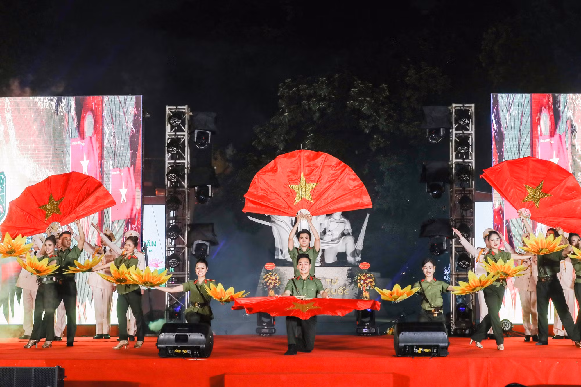 “Cảnh vệ CAND - 70 mùa hoa chiến công” – đêm nhạc đặc sắc thay lời tri ân -0