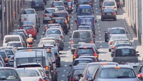 EU chuẩn bị ban hành luật cấm bán xe chạy xăng, dầu