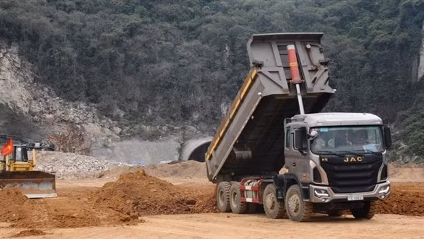 Ngăn chặn đầu cơ, bảo đảm nguồn vật liệu làm đường cao tốc