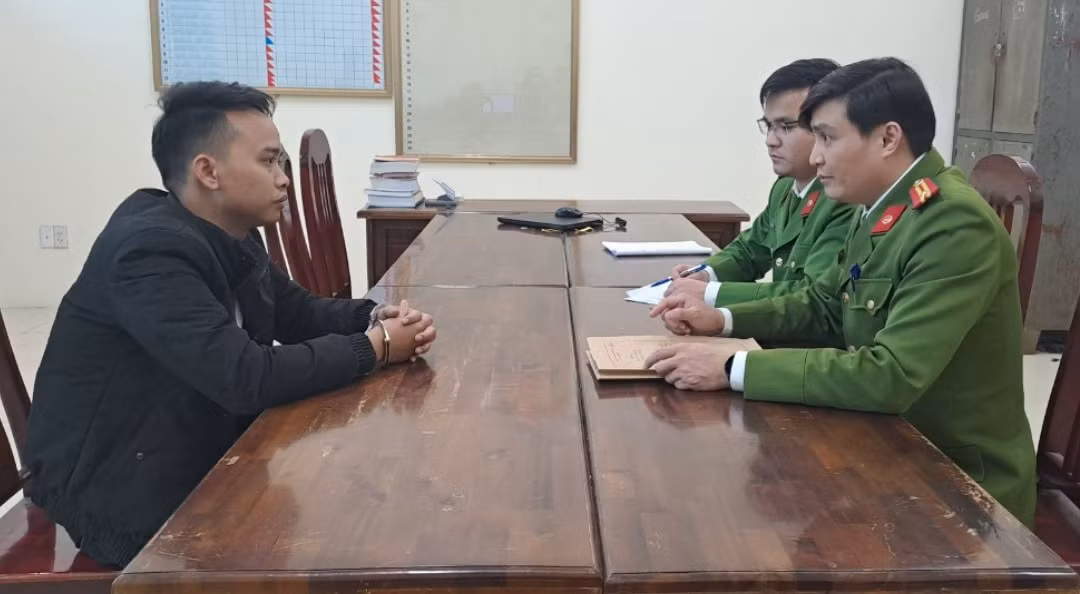 Nguyên nhân đối tượng sử dụng súng cướp tài sản ở cửa hàng Thế giới di động -0