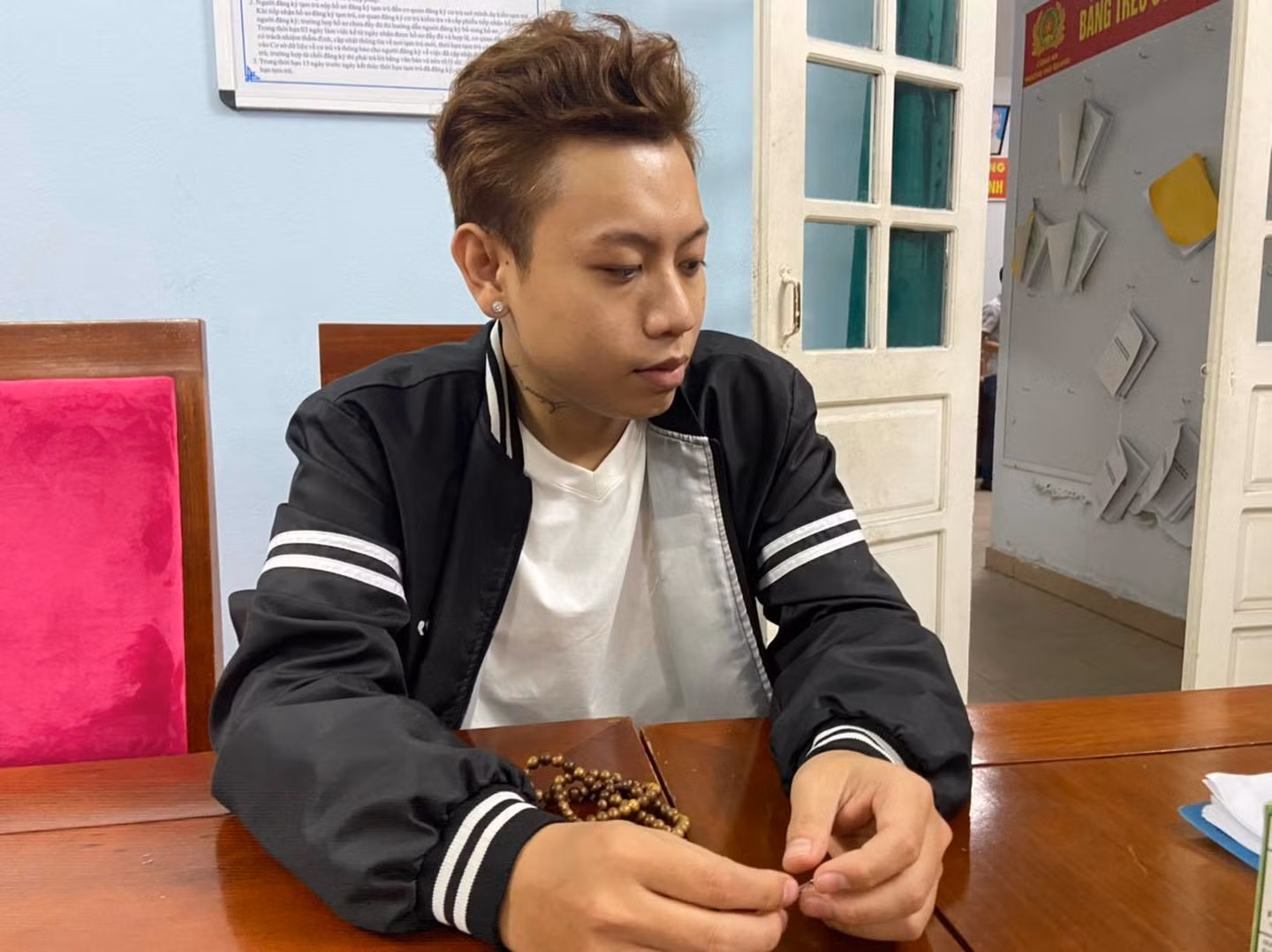 Con nghiện tàng trữ lượng lớn dung dịch tinh dầu nghi chứa chất ma túy trong nhà để phân lẻ kiếm lời -0