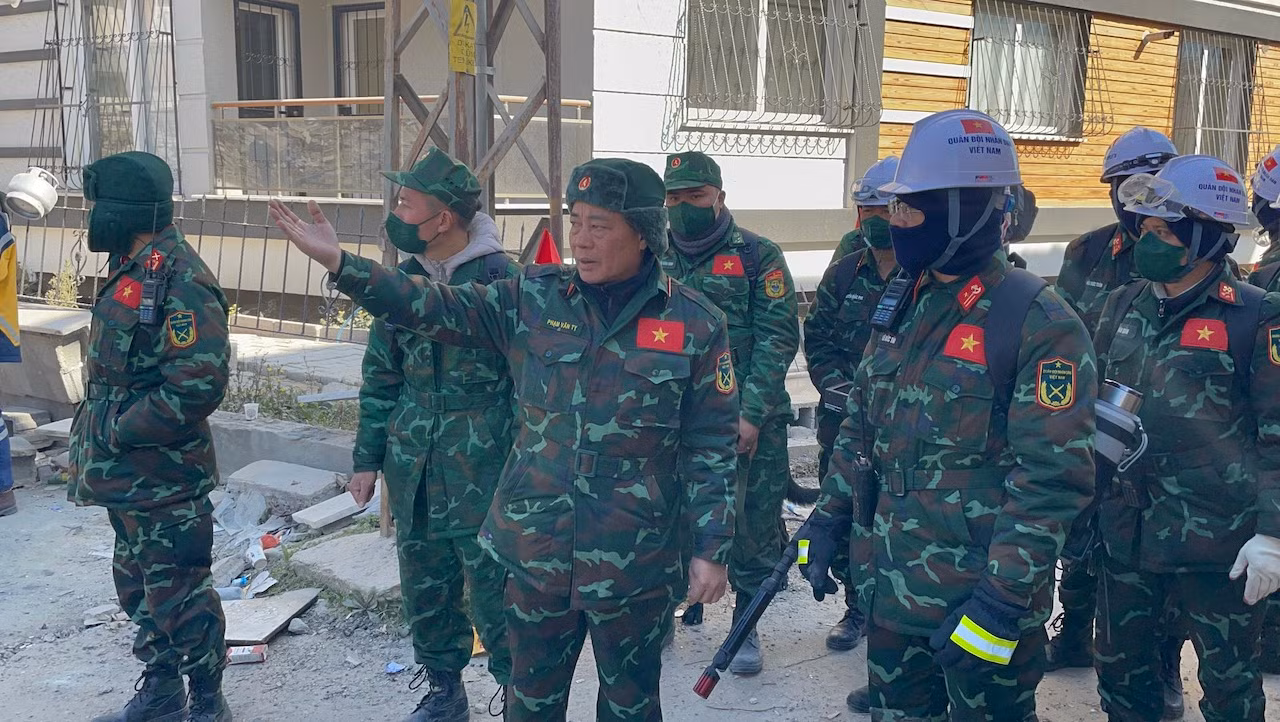 Lực lượng cứu nạn Quân đội tìm thấy 2 vị trí có dấu hiệu sự sống tại Thổ Nhĩ Kỳ -0