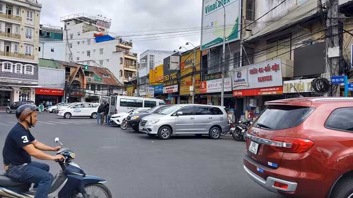 Người trúng thầu điểm giữ xe cao gấp 11 lần giá khởi điểm bất ngờ “quay xe” -0