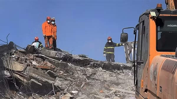Tìm thấy thêm 3 thi thể trong tòa nhà do Đội cứu hộ Việt Nam phụ trách