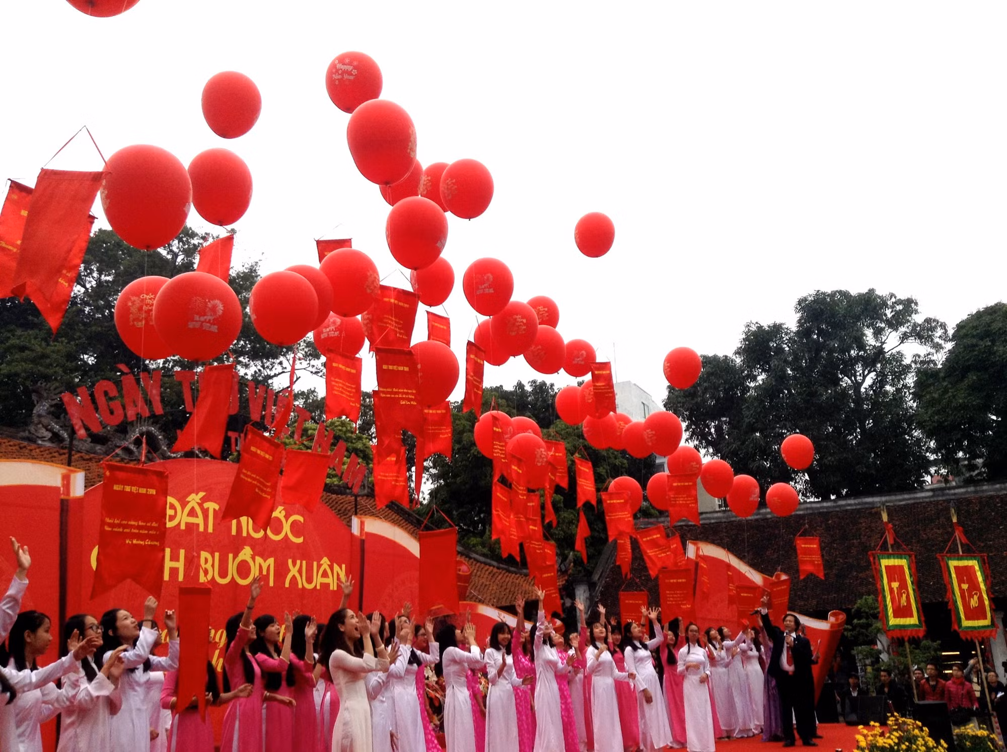 Xin đừng tra tấn bằng thơ -0