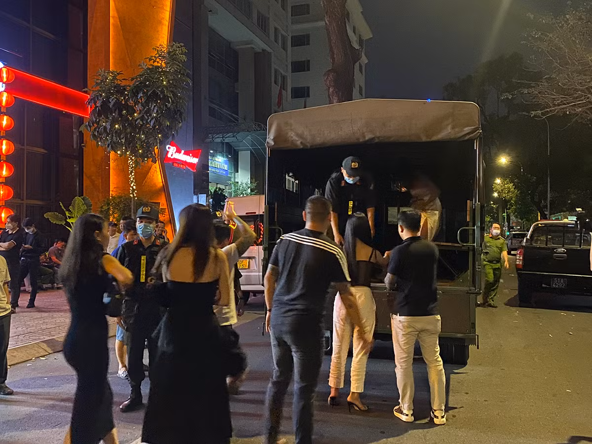 Quán bar, vũ trường: Cứ kiểm tra là ra… vi phạm? -0