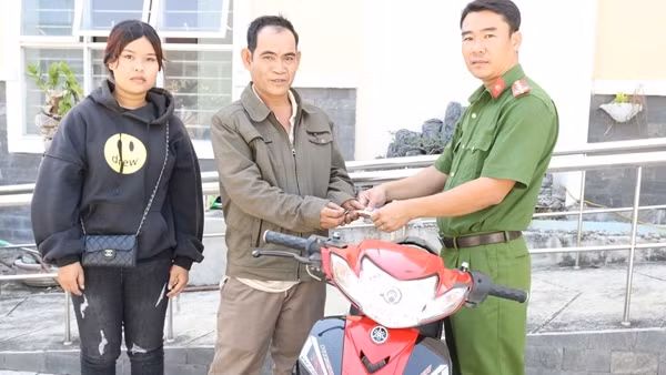 Người dân nghèo cảm động nhận lại tài sản bị trộm