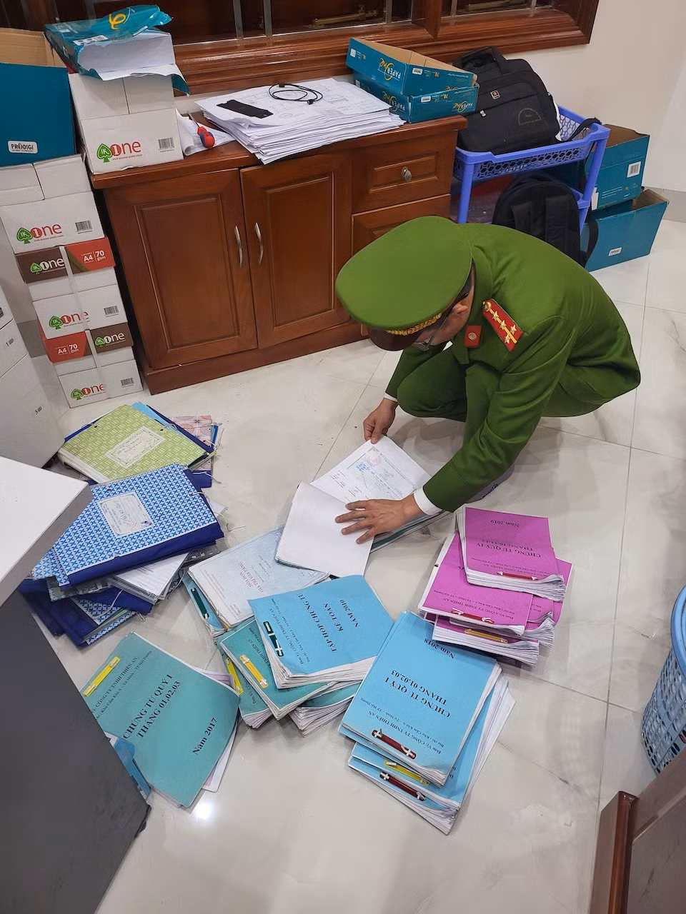 Giám đốc Trung tâm đăng kiểm xe cơ giới 34-05D nhận hối lộ của nhiều chủ phương tiện xe cơ giới -1