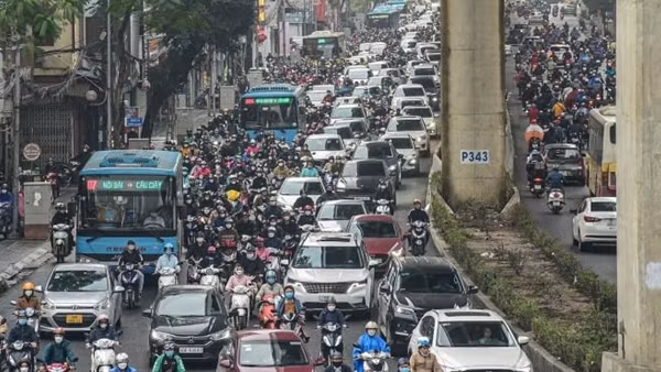 Giải quyết ùn tắc và tai nạn giao thông ở hai thành phố lớn