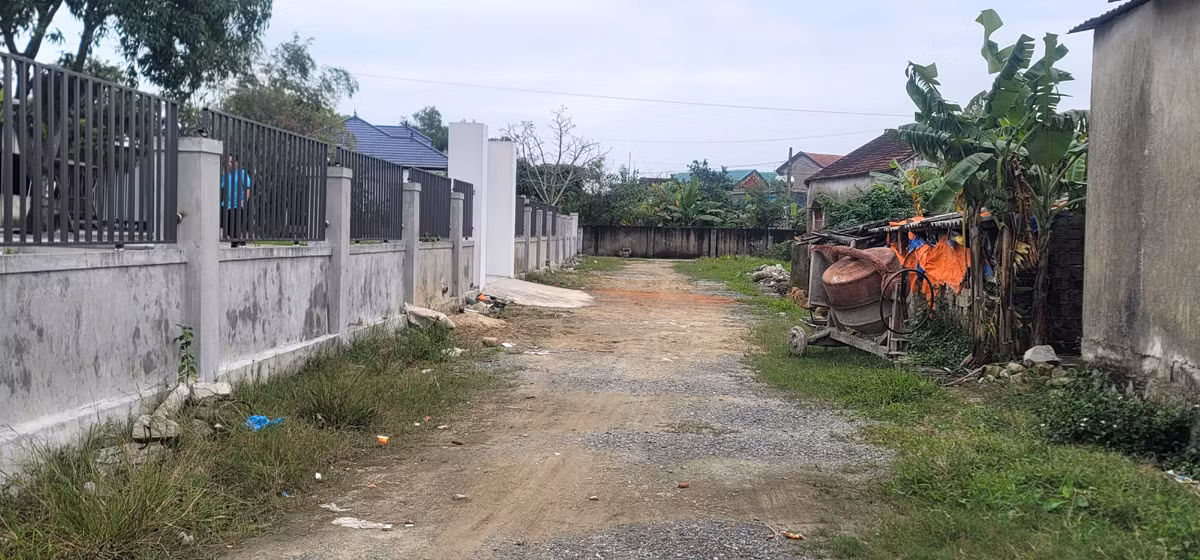 Mẹ liệt sĩ hiến đất tiền tỉ, chính quyền “mãi không làm đường” -0