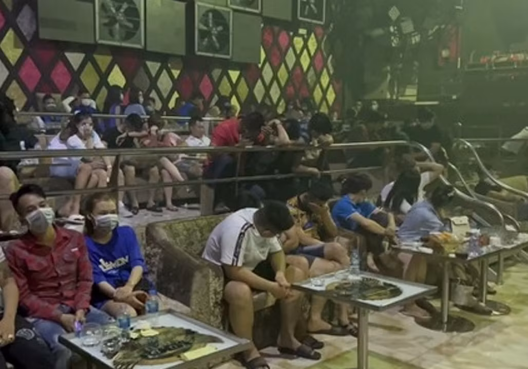 63 “dân bay” dương tính với ma túy trong bar Paradise -0