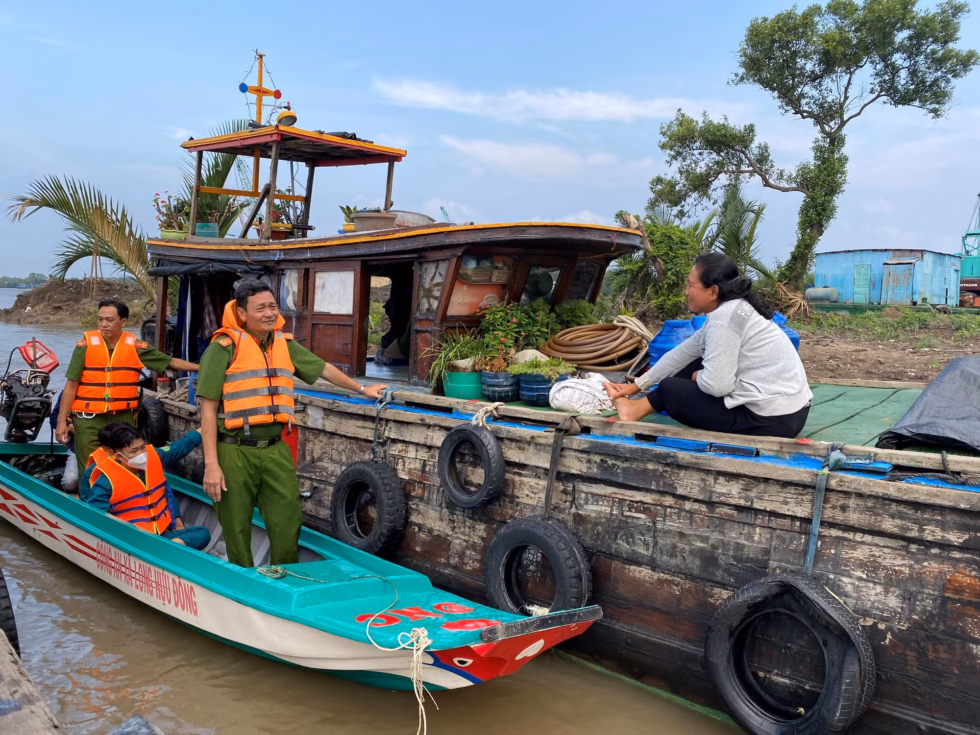Giữ bình yên nơi cửa sông ra biển -0
