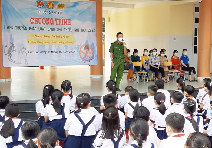 Tăng cường tuyên truyền, đưa kiến thức pháp luật vào trường học -0