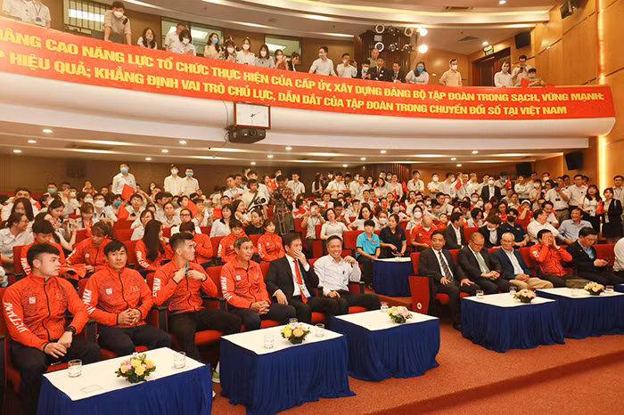VNPT thưởng “nóng” 2 tỷ đồng cho Đội tuyển Bóng đá nam U23 và Đội tuyển Bóng đá nữ Việt Nam -1