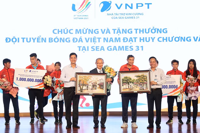 VNPT thưởng “nóng” 2 tỷ đồng cho Đội tuyển Bóng đá nam U23 và Đội tuyển Bóng đá nữ Việt Nam -0